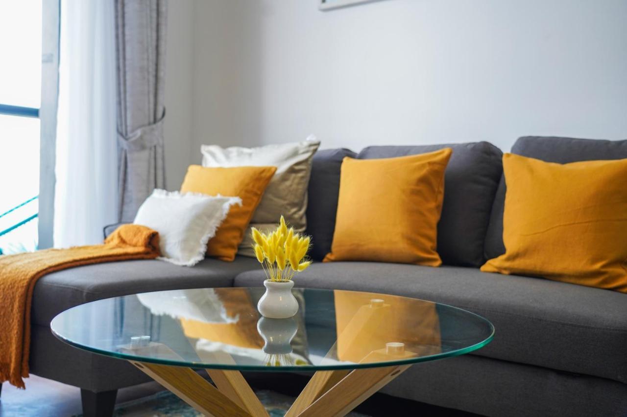 Charming 1br With Stunning Sea&marina Views Apartment *